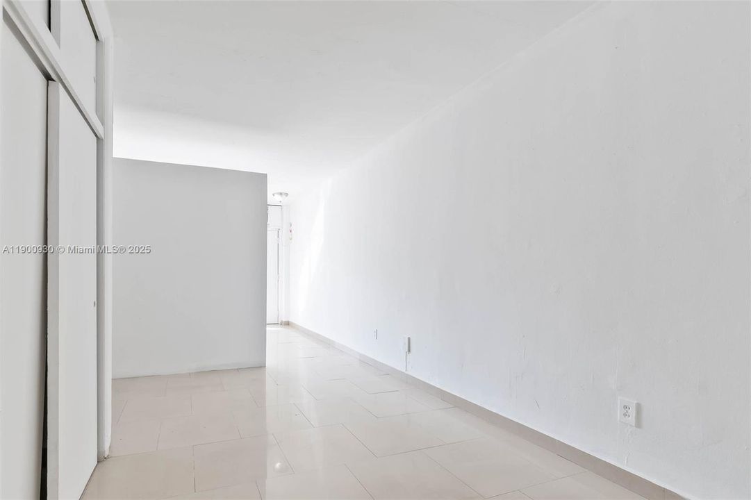 For Rent: $1,700 (0 beds, 1 baths, 450 Square Feet)