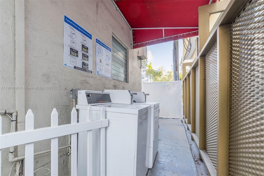 For Rent: $1,700 (0 beds, 1 baths, 450 Square Feet)