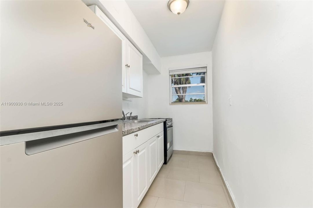 For Rent: $1,700 (0 beds, 1 baths, 450 Square Feet)