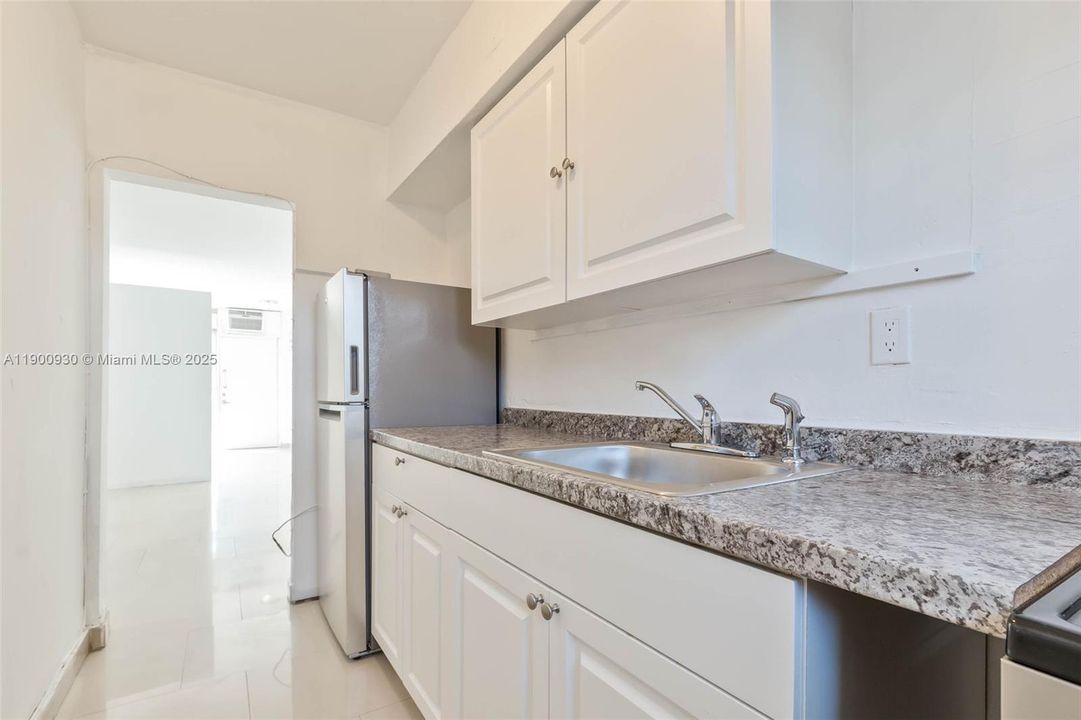 For Rent: $1,700 (0 beds, 1 baths, 450 Square Feet)