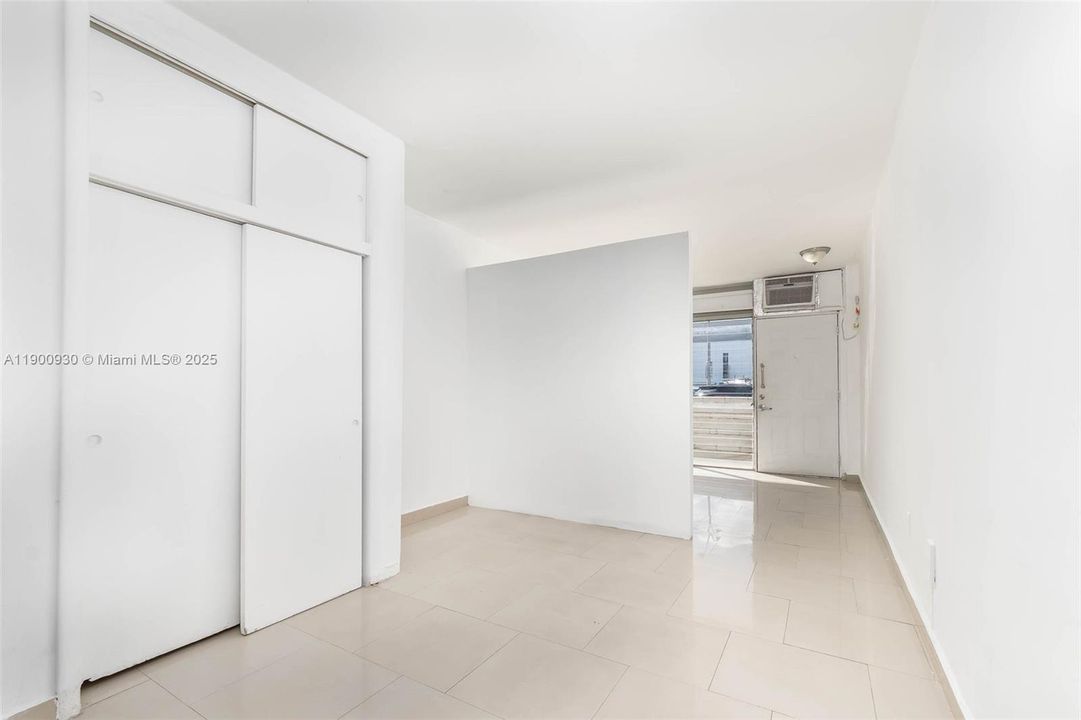 For Rent: $1,700 (0 beds, 1 baths, 450 Square Feet)