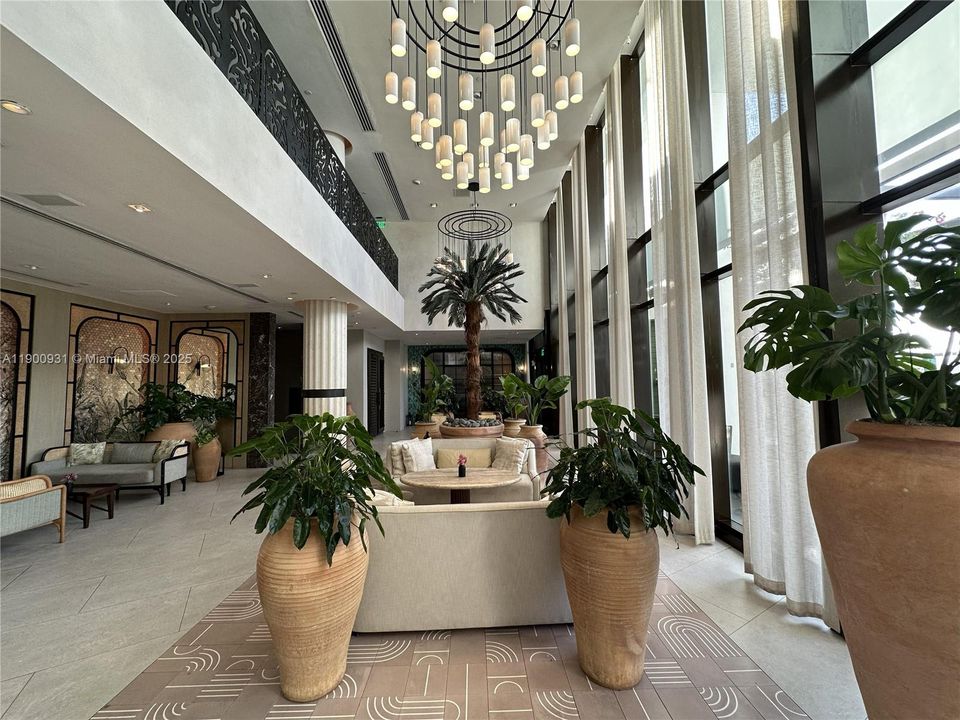 For Sale: $450,000 (1 beds, 1 baths, 696 Square Feet)