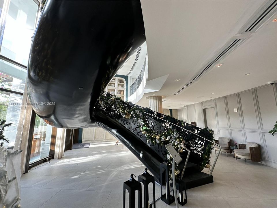 For Sale: $450,000 (1 beds, 1 baths, 696 Square Feet)