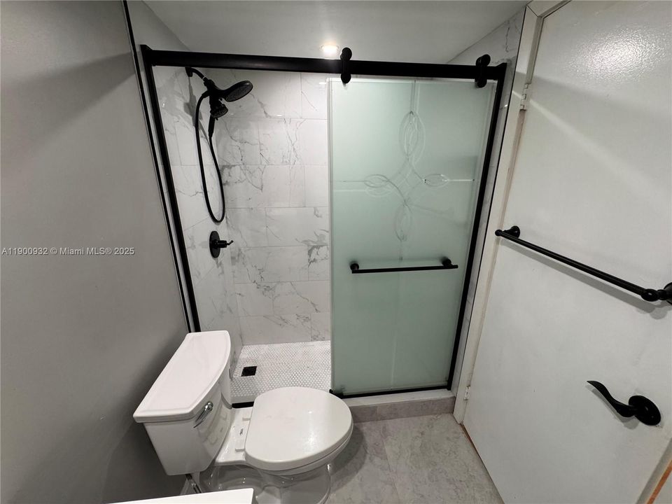 Recently Rented: $2,400 (2 beds, 2 baths, 1075 Square Feet)