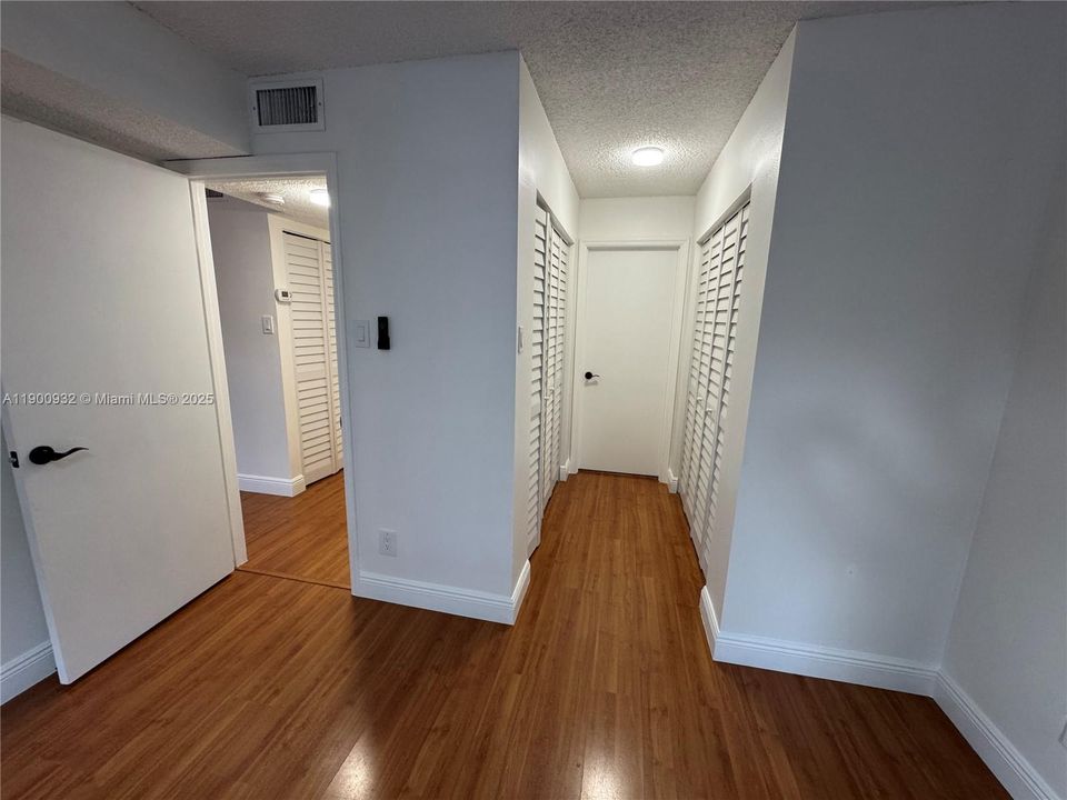Recently Rented: $2,400 (2 beds, 2 baths, 1075 Square Feet)