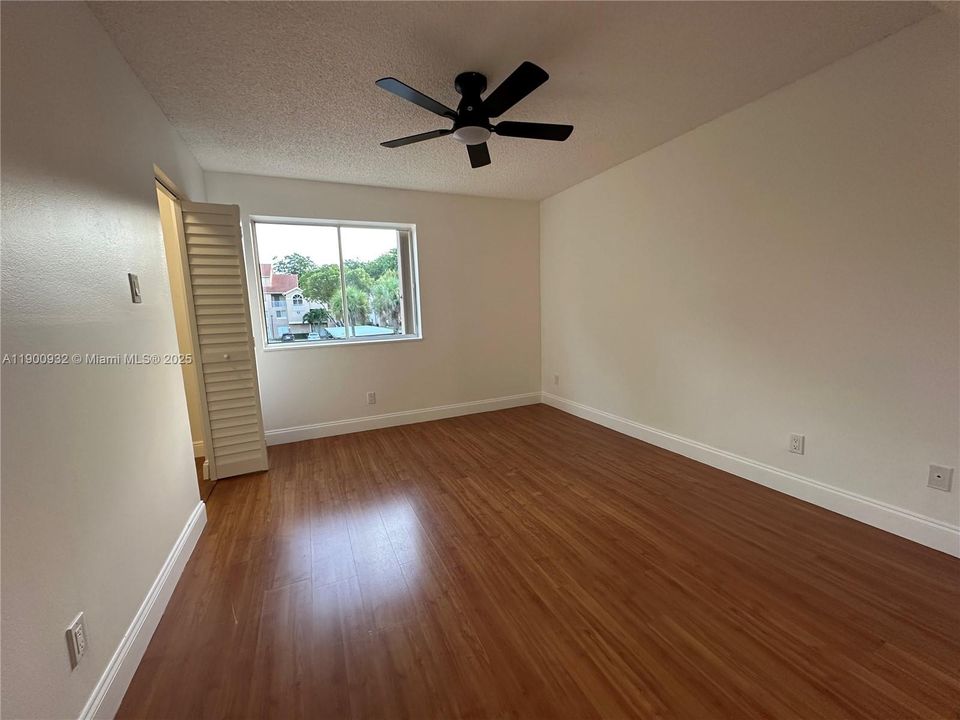 Recently Rented: $2,400 (2 beds, 2 baths, 1075 Square Feet)