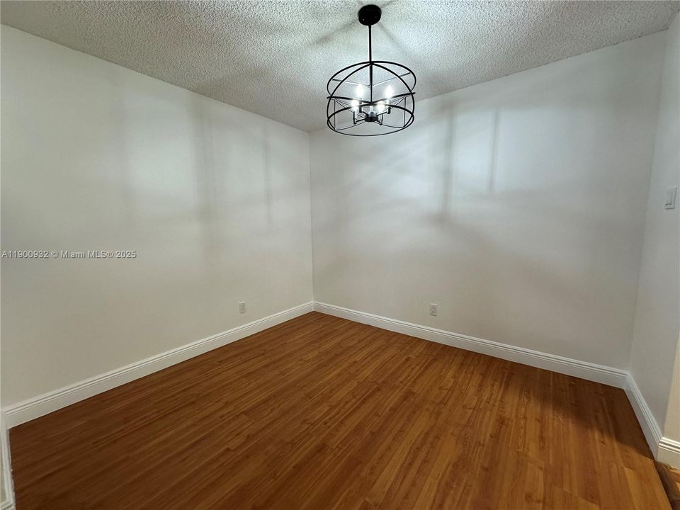 Recently Rented: $2,400 (2 beds, 2 baths, 1075 Square Feet)