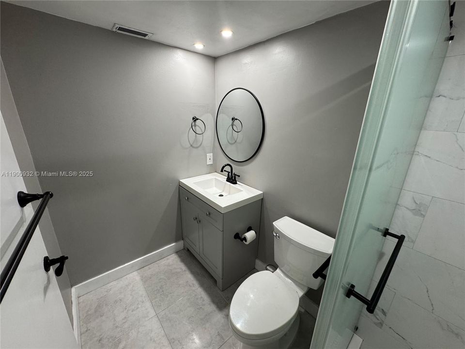 Recently Rented: $2,400 (2 beds, 2 baths, 1075 Square Feet)