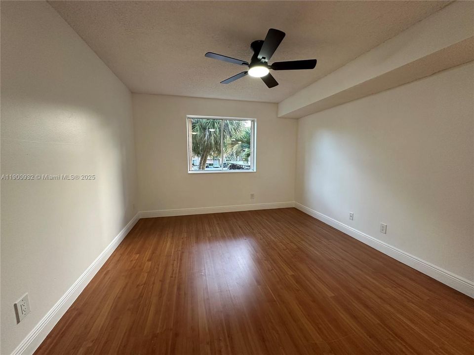 Recently Rented: $2,400 (2 beds, 2 baths, 1075 Square Feet)