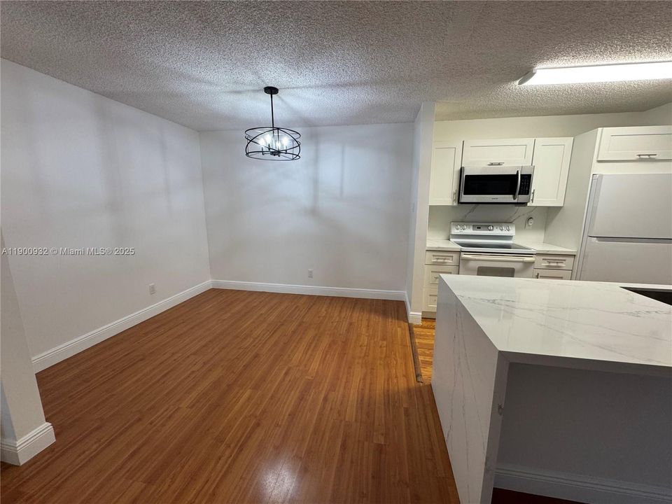 Recently Rented: $2,400 (2 beds, 2 baths, 1075 Square Feet)