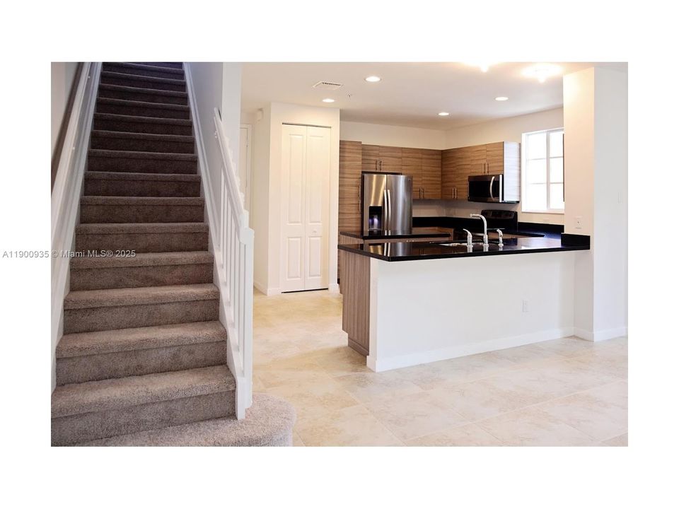 For Rent: $2,900 (3 beds, 2 baths, 1500 Square Feet)