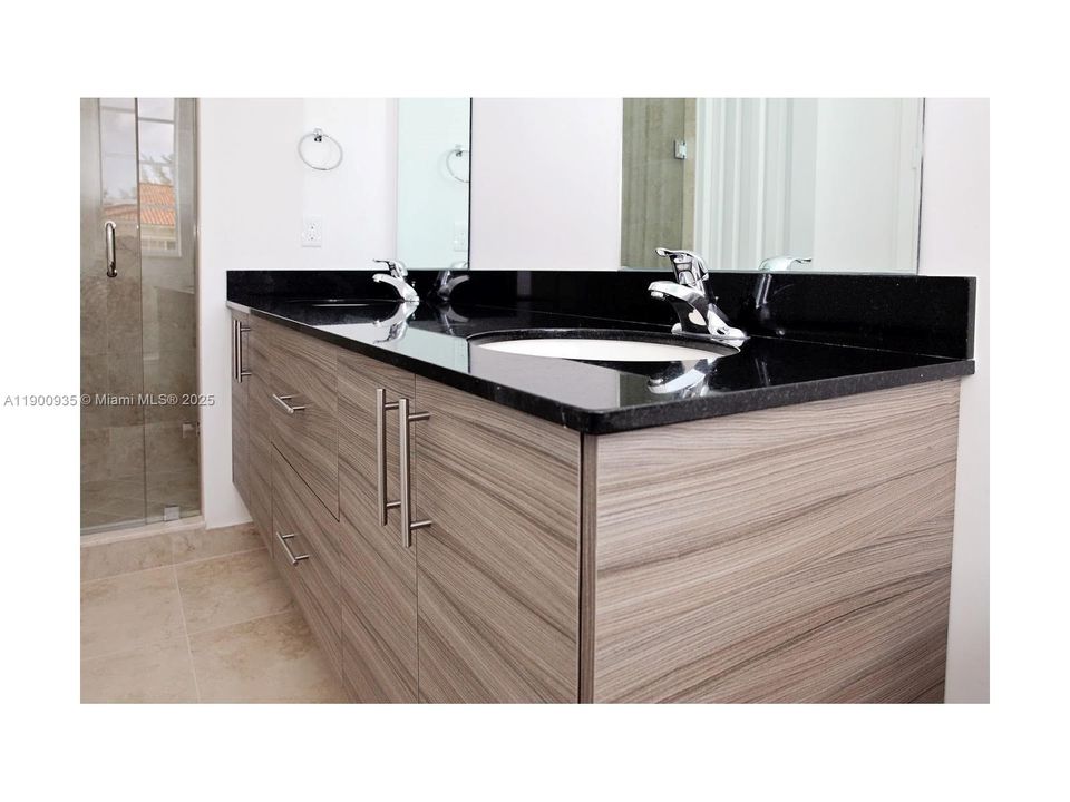 For Rent: $2,900 (3 beds, 2 baths, 1500 Square Feet)