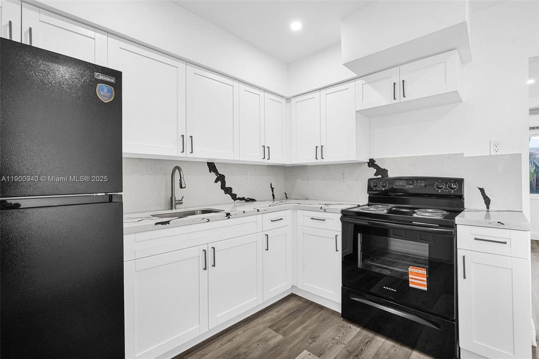 Active With Contract: $2,200 (2 beds, 1 baths, 1325 Square Feet)