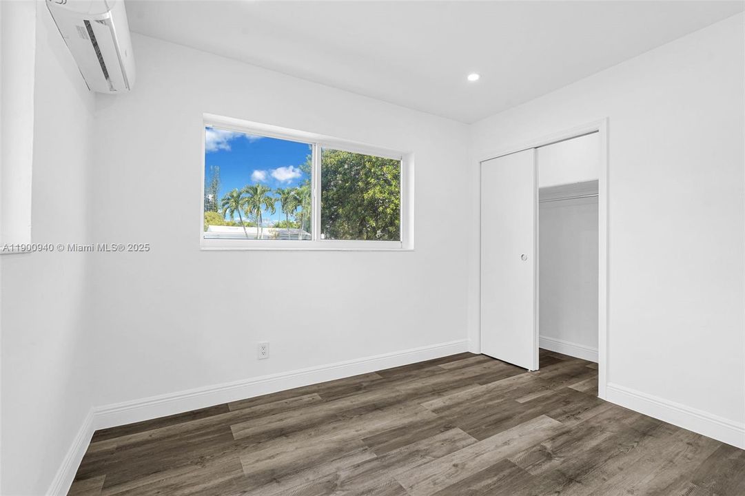 Active With Contract: $2,200 (2 beds, 1 baths, 1325 Square Feet)