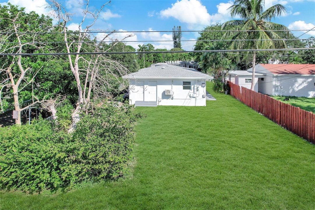 Active With Contract: $2,200 (2 beds, 1 baths, 1325 Square Feet)