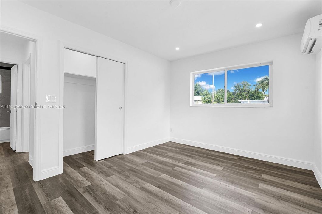 Active With Contract: $2,200 (2 beds, 1 baths, 1325 Square Feet)