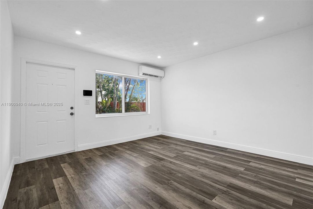 Active With Contract: $2,200 (2 beds, 1 baths, 1325 Square Feet)