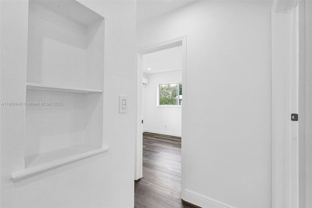 Active With Contract: $2,200 (2 beds, 1 baths, 1325 Square Feet)