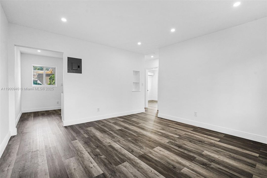 Active With Contract: $2,200 (2 beds, 1 baths, 1325 Square Feet)