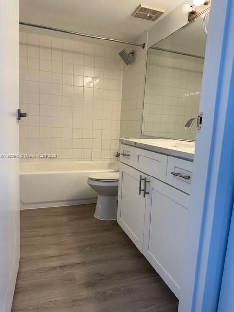 Recently Rented: $2,800 (2 beds, 2 baths, 1030 Square Feet)