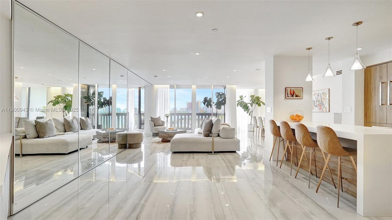 Под контрактом: $1,090,000 (2 спален, 2 ванн, 1607 Квадратных фут)