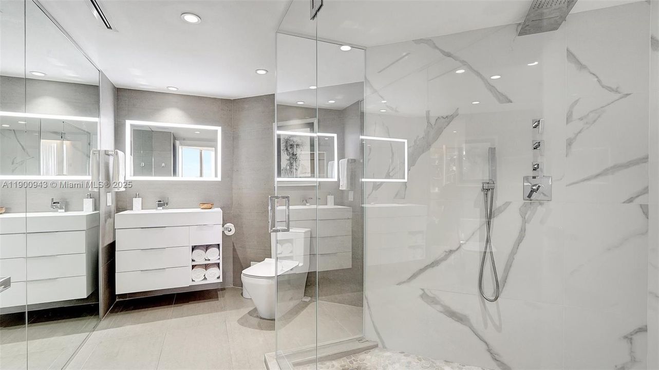 Под контрактом: $1,090,000 (2 спален, 2 ванн, 1607 Квадратных фут)