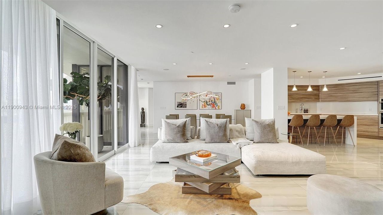 Под контрактом: $1,090,000 (2 спален, 2 ванн, 1607 Квадратных фут)