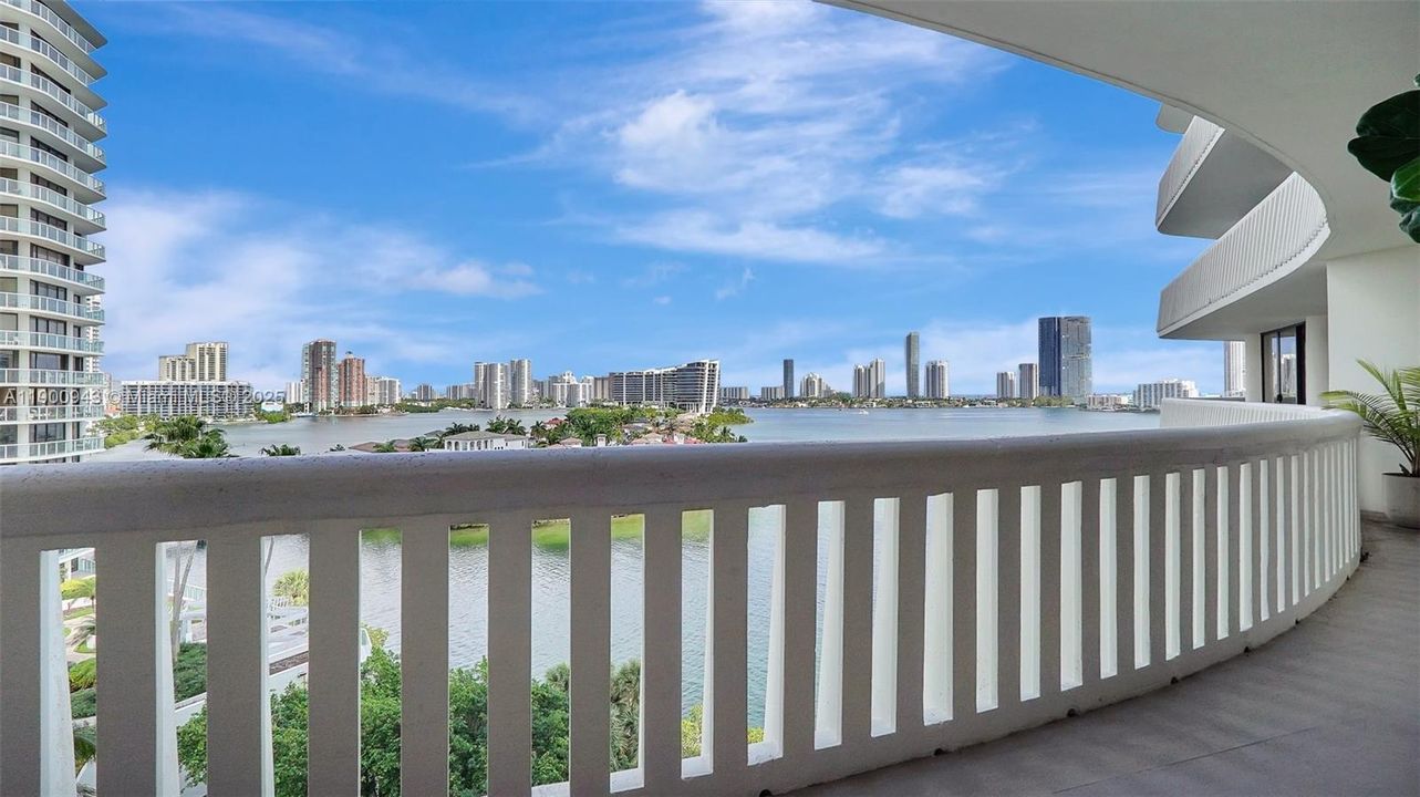 Под контрактом: $1,090,000 (2 спален, 2 ванн, 1607 Квадратных фут)