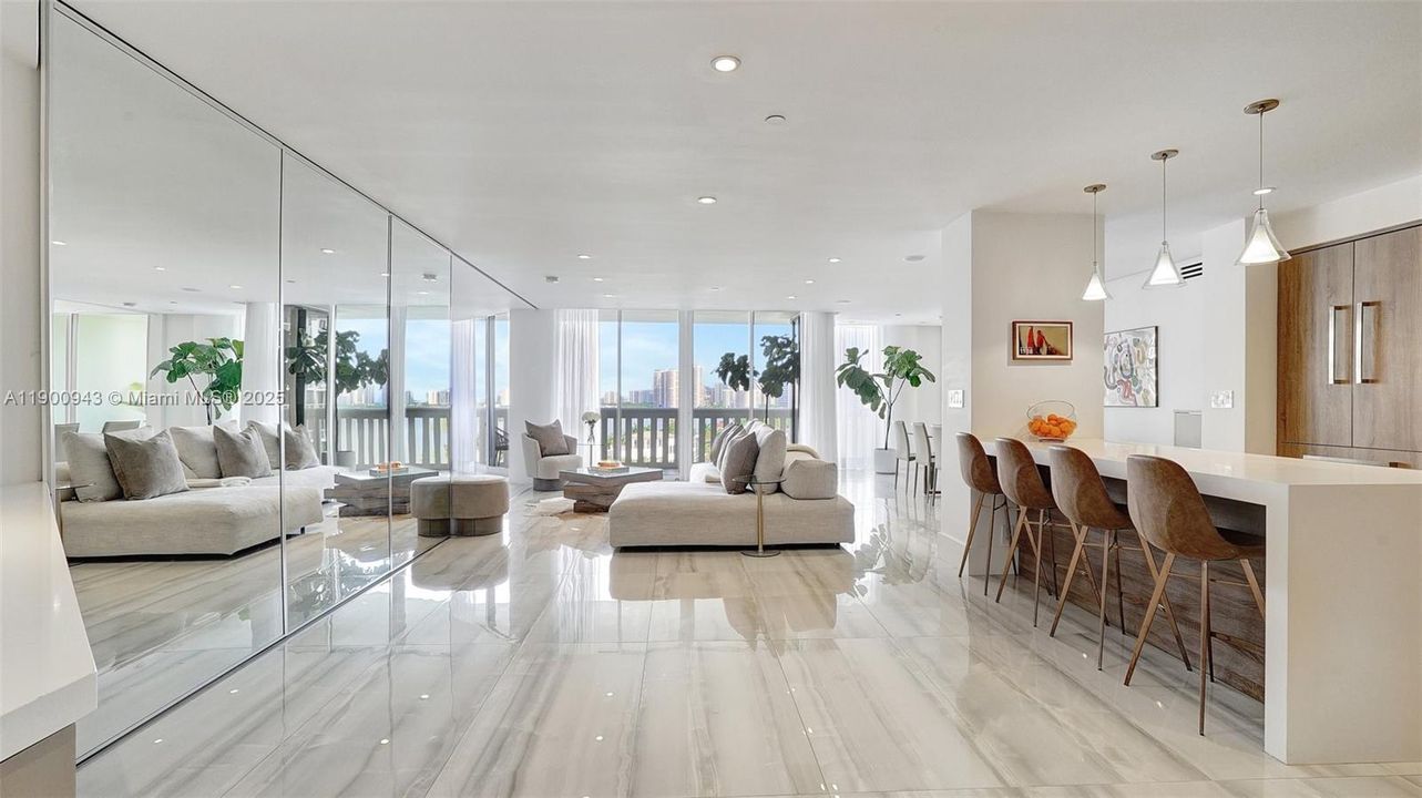 Под контрактом: $1,090,000 (2 спален, 2 ванн, 1607 Квадратных фут)