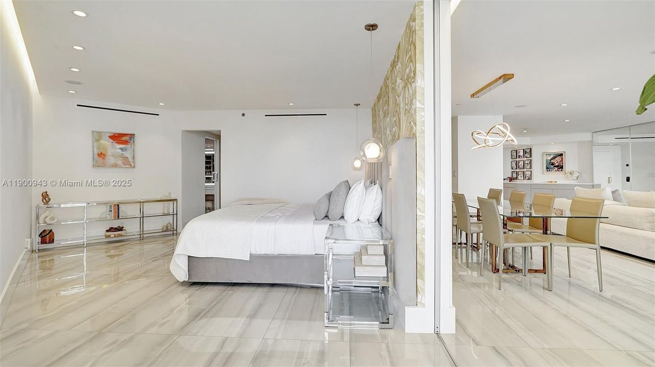 Под контрактом: $1,090,000 (2 спален, 2 ванн, 1607 Квадратных фут)