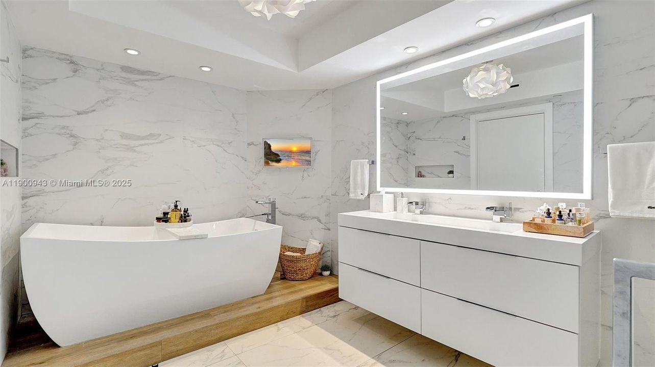 Под контрактом: $1,090,000 (2 спален, 2 ванн, 1607 Квадратных фут)