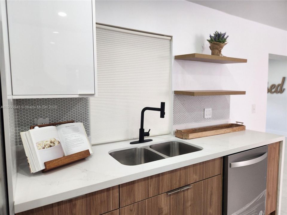 En Venta: $515,000 (2 camas, 2 baños, 1438 Pies cuadrados)