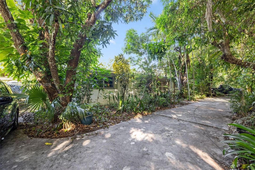 For Sale: $935,000 (3 beds, 2 baths, 1552 Square Feet)