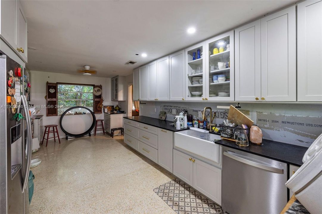 For Sale: $935,000 (3 beds, 2 baths, 1552 Square Feet)