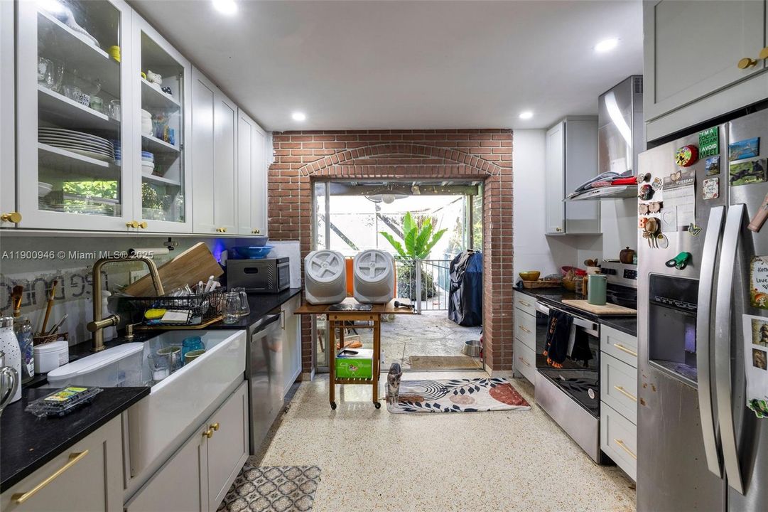 For Sale: $935,000 (3 beds, 2 baths, 1552 Square Feet)