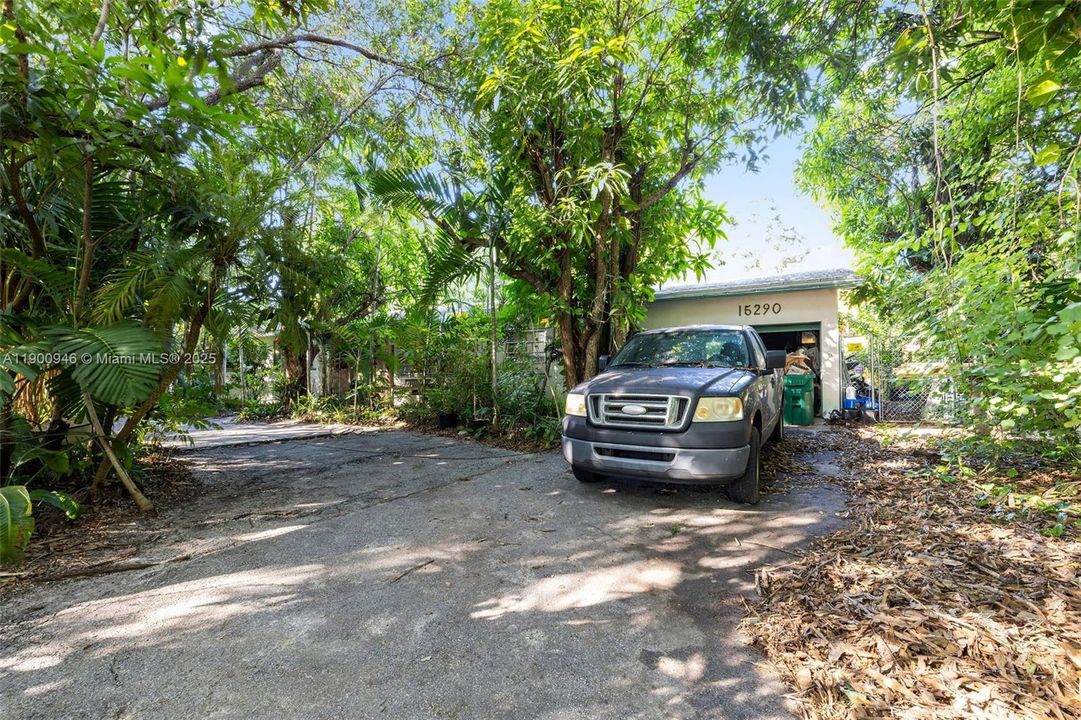 For Sale: $935,000 (3 beds, 2 baths, 1552 Square Feet)