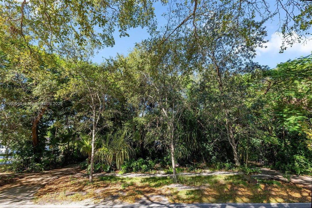 For Sale: $935,000 (3 beds, 2 baths, 1552 Square Feet)