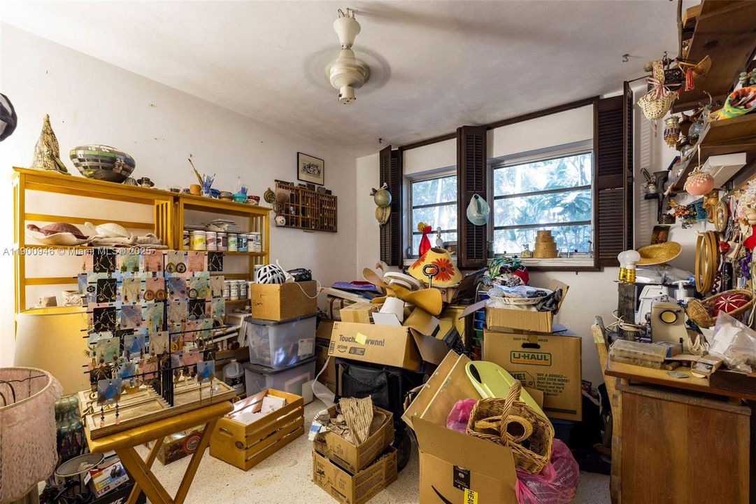 For Sale: $935,000 (3 beds, 2 baths, 1552 Square Feet)