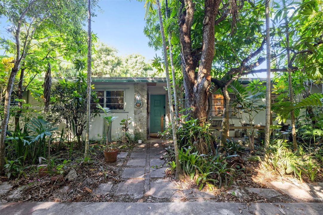 For Sale: $935,000 (3 beds, 2 baths, 1552 Square Feet)