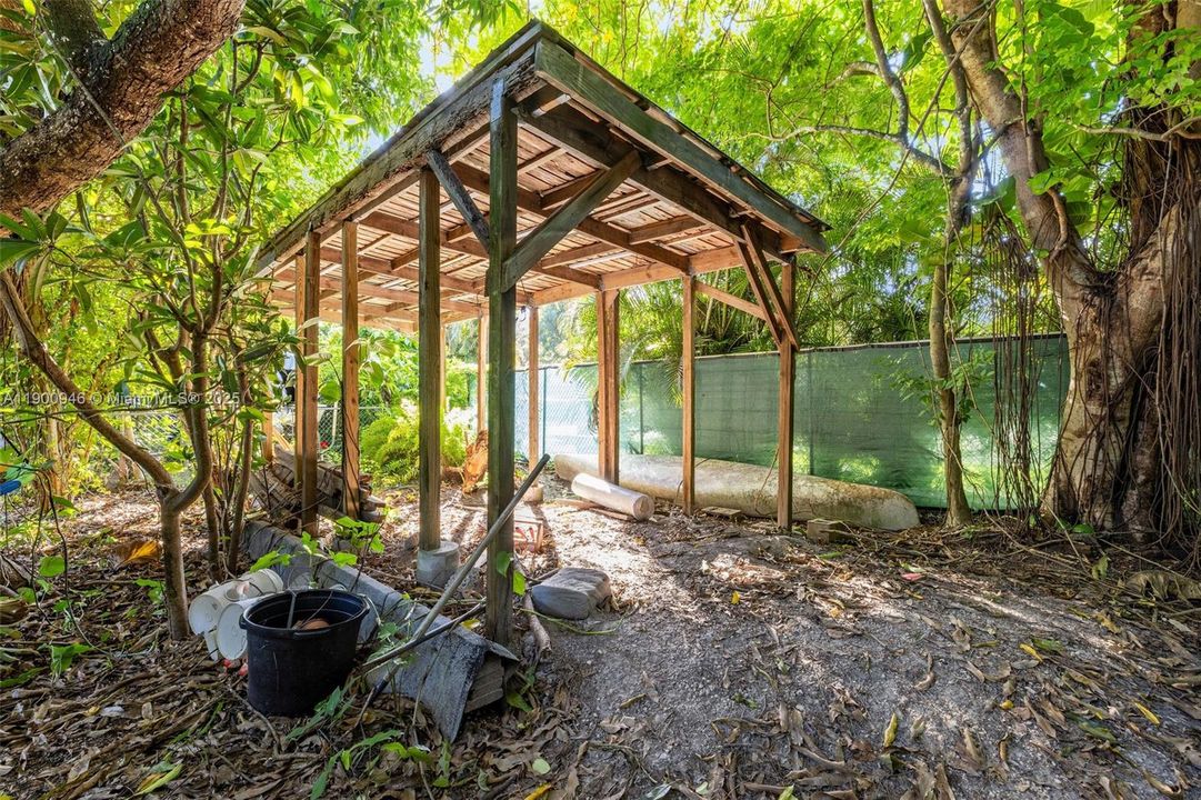 For Sale: $935,000 (3 beds, 2 baths, 1552 Square Feet)