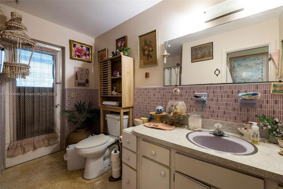 For Sale: $935,000 (3 beds, 2 baths, 1552 Square Feet)