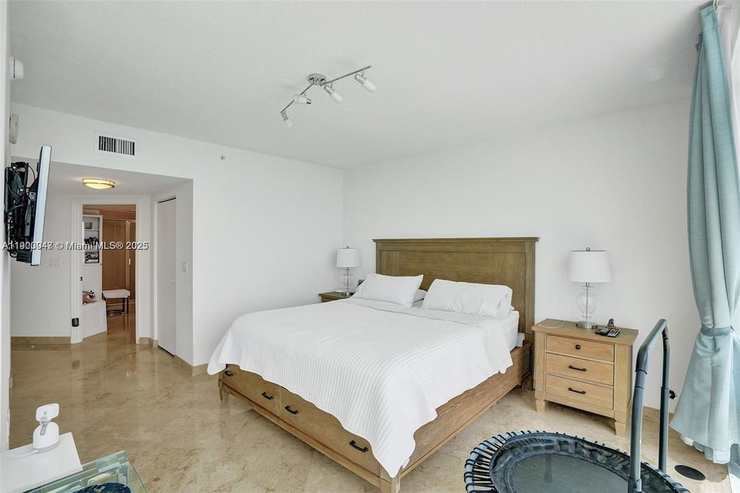 For Rent: $6,500 (2 beds, 2 baths, 1602 Square Feet)