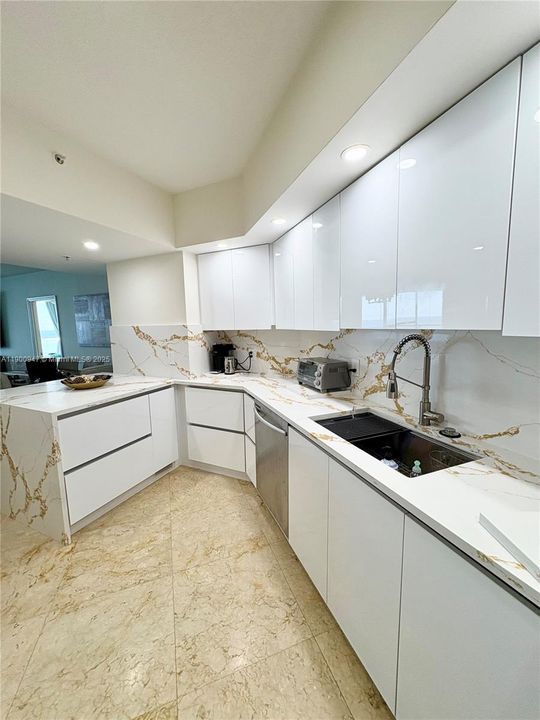 For Rent: $6,500 (2 beds, 2 baths, 1602 Square Feet)