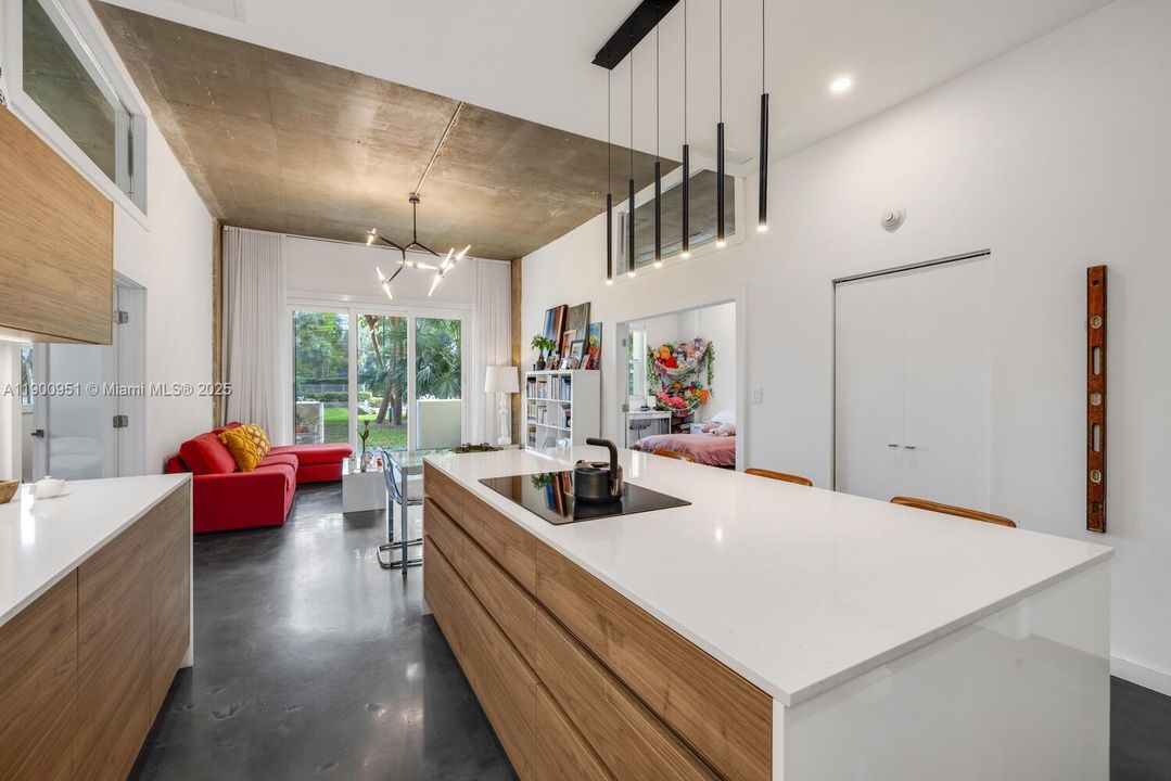 For Sale: $375,000 (2 beds, 2 baths, 1353 Square Feet)