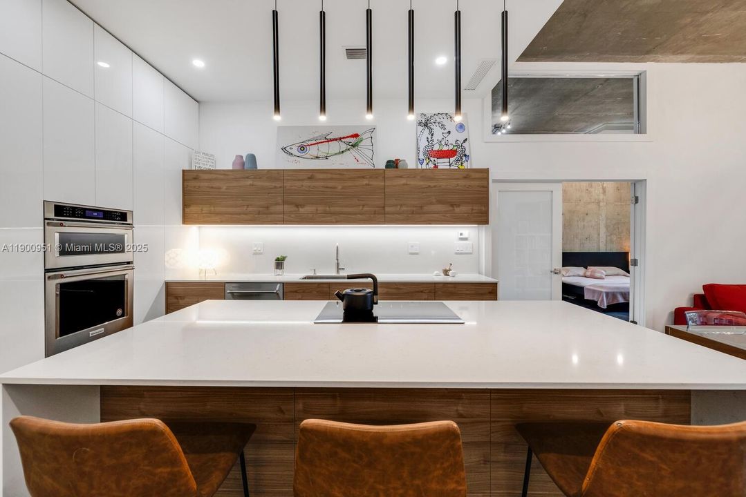 For Sale: $375,000 (2 beds, 2 baths, 1353 Square Feet)