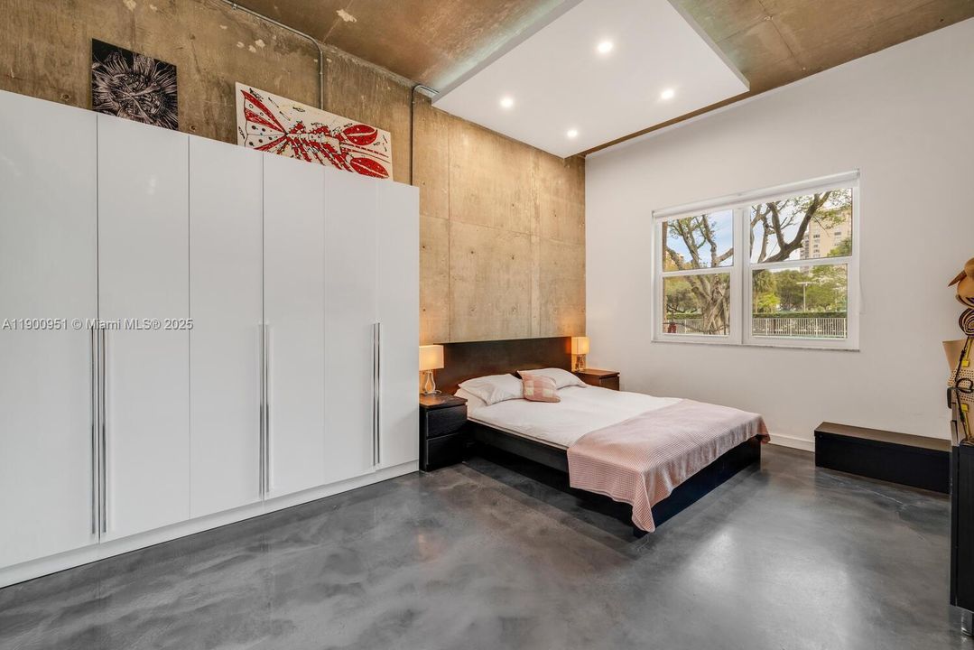 For Sale: $375,000 (2 beds, 2 baths, 1353 Square Feet)