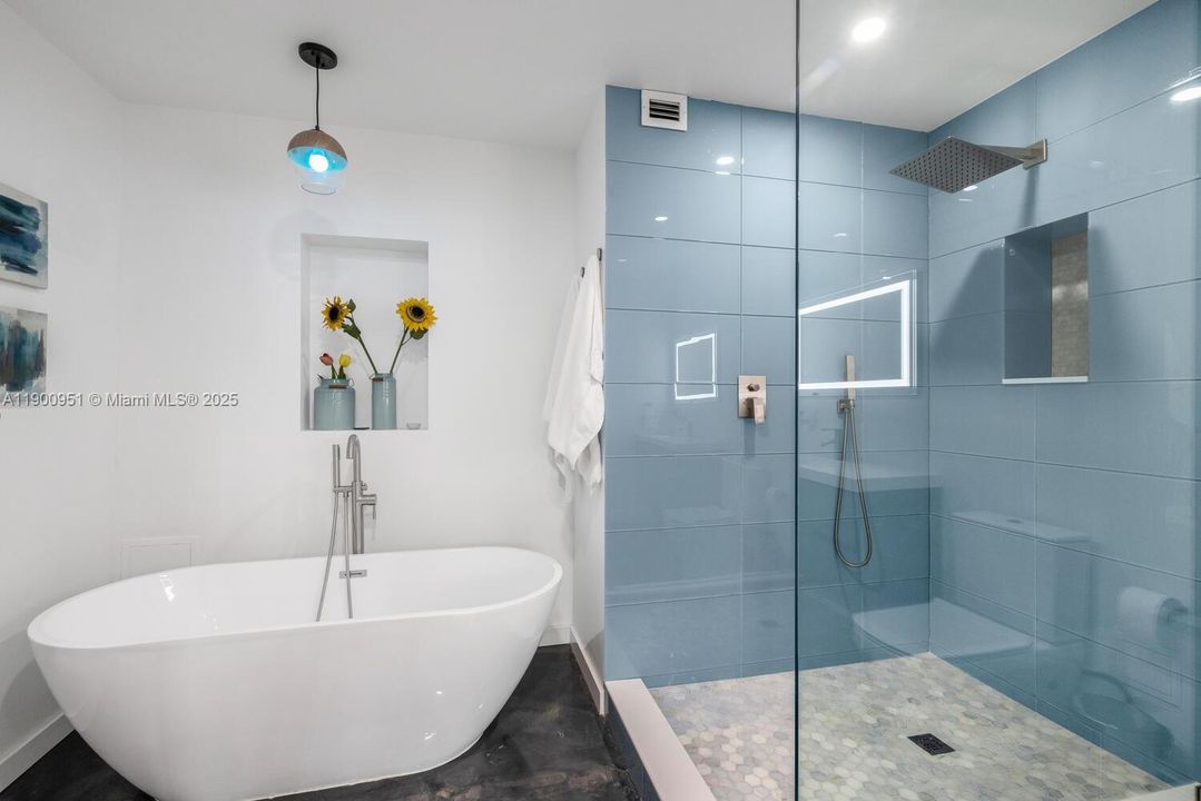 For Sale: $375,000 (2 beds, 2 baths, 1353 Square Feet)