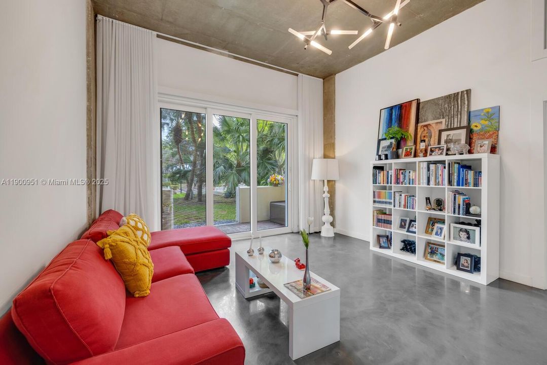 For Sale: $375,000 (2 beds, 2 baths, 1353 Square Feet)