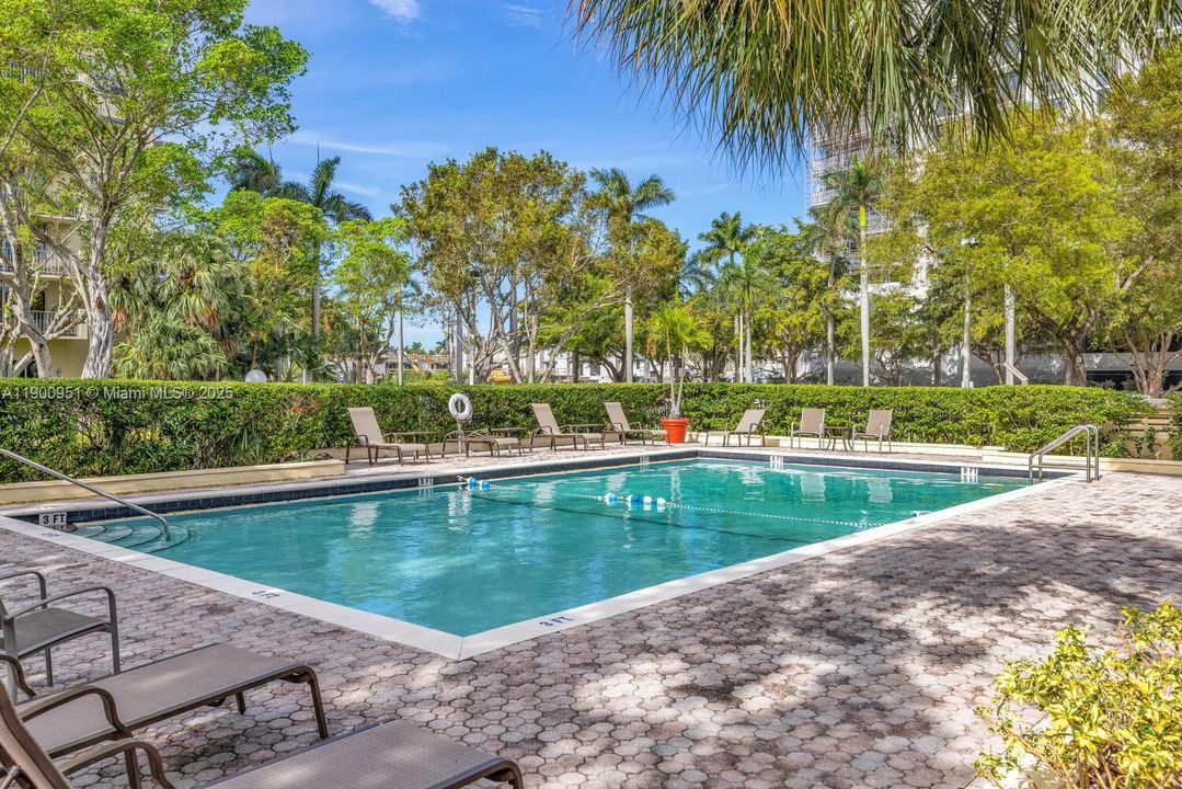 For Sale: $375,000 (2 beds, 2 baths, 1353 Square Feet)