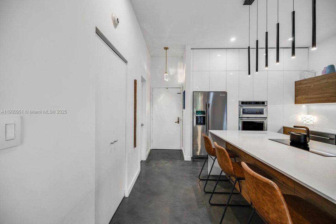 For Sale: $375,000 (2 beds, 2 baths, 1353 Square Feet)